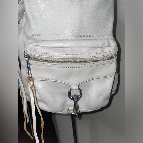 🎉HP🎉Rebecca Minkoff Large MAB 100% Leather Backpack in Light Gray/Silver🩶 - Picture 5 of 15